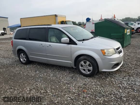 2011 Dodge Grand Caravan Mainstreet with VIN 2D4RN3DGXBR709175, listed as a Copart auction lot 81670445 with 186,530 mi miles and Clean title. Bid and sale history available at DreamBid. Image 4.