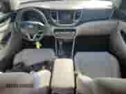 2017 Hyundai Tucson Sport с VIN KM8J3CA27HU421310, выставлен на аукционе Copart как лот 80877325 с пробегом 89 333 миль миль и Списание • Salvage title. История ставок и продаж доступна на DreamBid. Изображение 8.