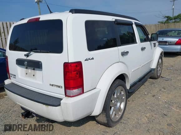 2011 Dodge Nitro Heat with VIN 1D4PU4GX0BW564036, listed as a IAAI auction lot 42855542 with 156,845 mi miles and . Bid and sale history available at DreamBid. Image 4.