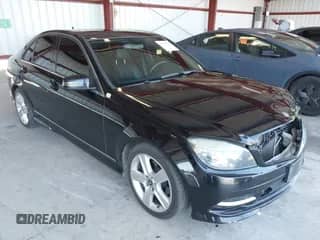 2011 Mercedes-Benz C 300 Sport z VIN WDDGF5EB2BA467668, wystawiony jako IAAI lot #42335148 z przebiegiem 137 482 mil mil oraz . Historia ofert i sprzedaży dostępna na DreamBid. Obrazek 1.