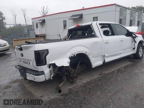 2018 Ford F-150 XL z VIN 1FTFW1EGXJFC96521, wystawiony jako IAAI lot #43007689 z przebiegiem 145 122 mil mil oraz . Historia ofert i sprzedaży dostępna na DreamBid. Obrazek 4.