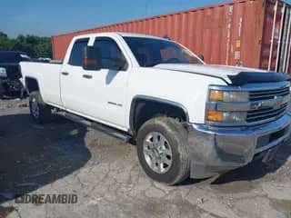 2015 Chevrolet Silverado 2500HD Work Truck z VIN 1GC2CUEG7FZ550975, wystawiony jako IAAI lot #42764202 z przebiegiem 364 668 mil mil oraz . Historia ofert i sprzedaży dostępna na DreamBid. Obrazek 1.