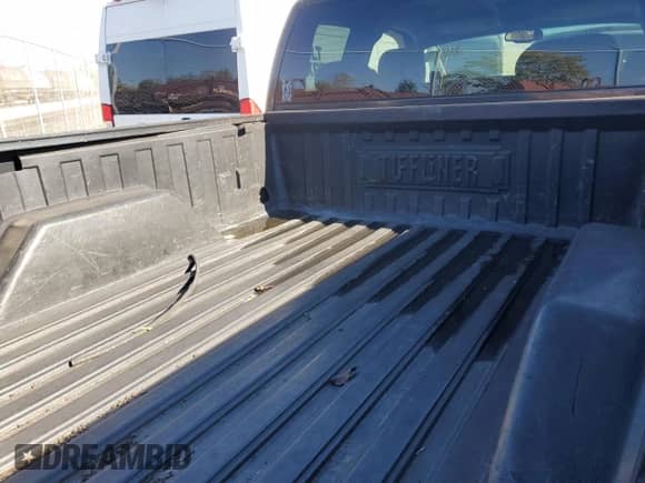 2003 Chevrolet Silverado 2500HD LT z VIN 1GCHK29U33E128321, wystawiony jako Copart lot #82437175 z przebiegiem Nie podano mil oraz Czysty tytuł • Clean title. Historia ofert i sprzedaży dostępna na DreamBid. Obrazek 10.