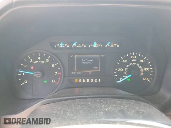 2015 Ford F-150 XL z VIN 1FTEX1C83FKF15032, wystawiony jako Copart lot #68267145 z przebiegiem 164 011 mil mil oraz Czysty tytuł • Clean title. Historia ofert i sprzedaży dostępna na DreamBid. Obrazek 9.