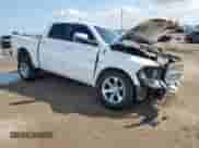 2017 Ram 1500 Laramie z VIN 1C6RR6NT4HS781891, wystawiony jako Copart lot #58835155 z przebiegiem 77 531 mil mil oraz Szkoda całkowita • Salvage title. Historia ofert i sprzedaży dostępna na DreamBid. Obrazek 4.