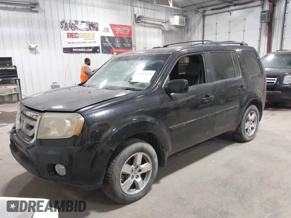 2011 Honda Pilot EX with VIN 5FNYF4H46BB014571, listed as a IAAI auction lot 43572141 with 243,613 mi miles and . Bid and sale history available at DreamBid. Image 2.