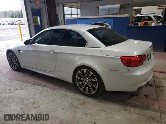 2013 BMW M3 с VIN WBSDX9C50DE785467, выставлен на аукционе Copart как лот 79919824 с пробегом 125 667 миль миль и Списание • Salvage title. История ставок и продаж доступна на DreamBid. Изображение 2.