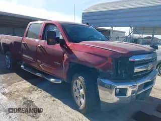 2018 Chevrolet Silverado 2500HD LT z VIN 1GC1KVEG8JF260226, wystawiony jako IAAI lot #41396409 z przebiegiem 60 981 mil mil oraz . Historia ofert i sprzedaży dostępna na DreamBid. Obrazek 1.