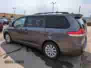 2012 Toyota Sienna XLE z VIN 5TDDK3DCXCS031999, wystawiony jako Copart lot #66875265 z przebiegiem 136 188 mil mil oraz Szkoda całkowita • Salvage title. Historia ofert i sprzedaży dostępna na DreamBid. Obrazek 2.