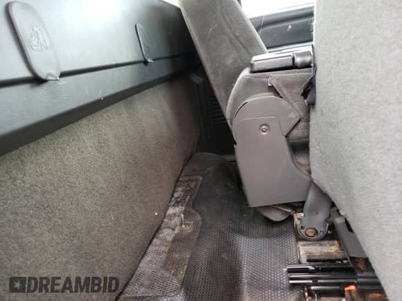 2006 Chevrolet Silverado 1500 Work Truck с VIN 3GCEK14V66G165728, выставлен на аукционе Copart как лот 61526273 с пробегом 212 701 миль миль и Списание • Salvage title. История ставок и продаж доступна на DreamBid. Изображение 10.