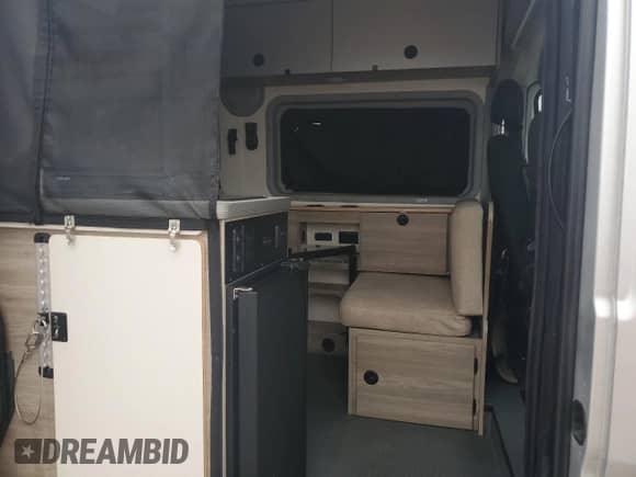 2021 Ram ProMaster Cargo z VIN 3C6LRVBG2ME584044, wystawiony jako Copart lot #44139125 z przebiegiem 33 302 mil mil oraz Szkoda całkowita • Salvage title. Historia ofert i sprzedaży dostępna na DreamBid. Obrazek 10.