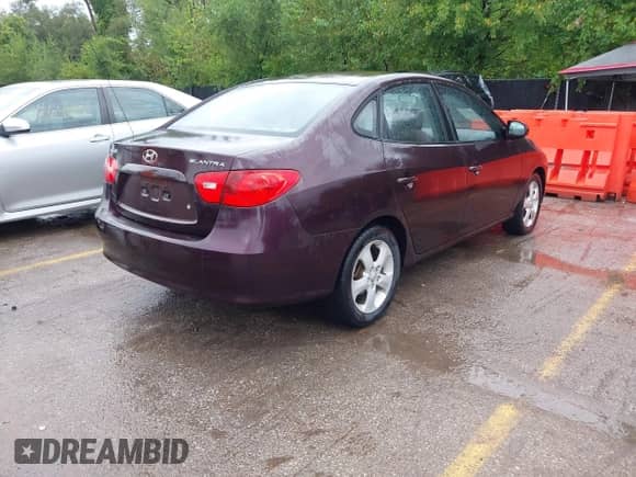 2007 Hyundai Elantra GLS z VIN KMHDU46D77U037987, wystawiony jako IAAI lot #43239974 z przebiegiem 134 268 mil mil oraz . Historia ofert i sprzedaży dostępna na DreamBid. Obrazek 4.