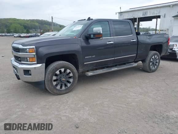 2015 Chevrolet Silverado 2500HD LTZ с VIN 1GC1KWEG6FF524489, выставлен на аукционе IAAI как лот 42110306 с пробегом 168 174 миль миль и . История ставок и продаж доступна на DreamBid. Изображение 17.