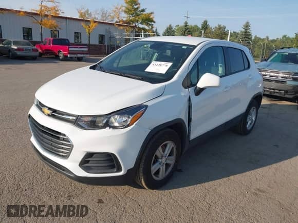 2022 Chevrolet Trax LS z VIN KL7CJNSM8NB545394, wystawiony jako IAAI lot #43228778 z przebiegiem 30 286 mil mil oraz . Historia ofert i sprzedaży dostępna na DreamBid. Obrazek 2.