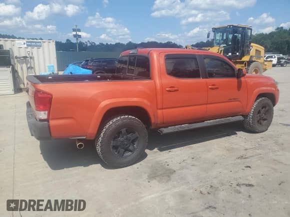 2016 Toyota Tacoma SR z VIN 5TFCZ5AN8GX030052, wystawiony jako Copart lot #60070685 z przebiegiem 128 319 mil mil oraz Szkoda całkowita • Salvage title. Historia ofert i sprzedaży dostępna na DreamBid. Obrazek 3.