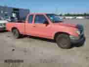 1995 Toyota Tacoma z VIN 4TAUN53B9SZ077425, wystawiony jako Copart lot #70768285 z przebiegiem 124 789 mil mil oraz Czysty tytuł • Clean title. Historia ofert i sprzedaży dostępna na DreamBid. Obrazek 4.