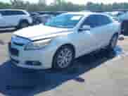 2015 Chevrolet Malibu LT z VIN 1G11D5SLXFF260725, wystawiony jako IAAI lot #43235655 z przebiegiem 217 363 mil mil oraz . Historia ofert i sprzedaży dostępna na DreamBid. Obrazek 2.