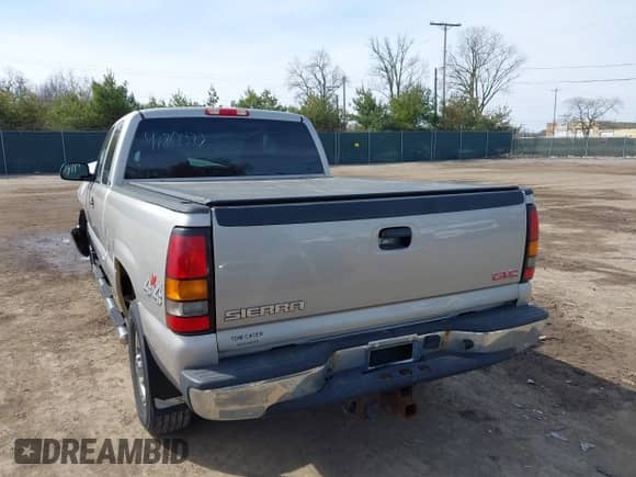 2004 GMC Sierra 1500 SLT z VIN 2GTEK19T741269934, wystawiony jako IAAI lot #41868373 z przebiegiem 185 406 mil mil oraz . Historia ofert i sprzedaży dostępna na DreamBid. Obrazek 3.