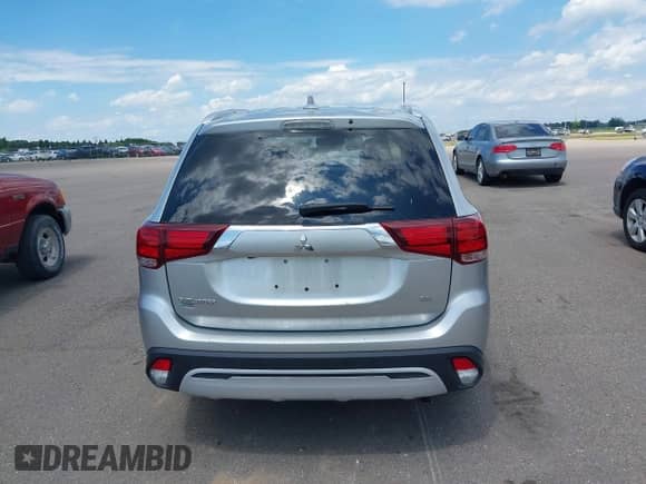 2020 Mitsubishi Outlander SE с VIN JA4AD3A31LZ043176, выставлен на аукционе IAAI как лот 42691106 с пробегом 88 007 миль миль и . История ставок и продаж доступна на DreamBid. Изображение 16.