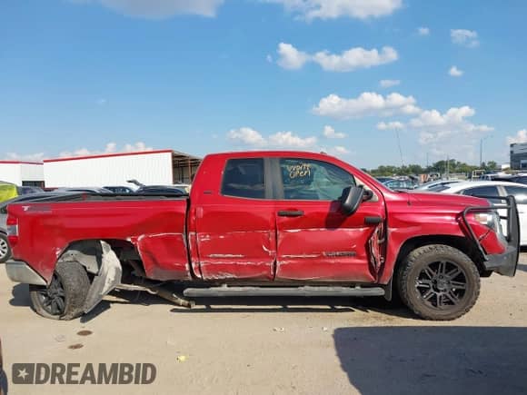 2018 Toyota Tundra SR с VIN 5TFUW5F17JX720451, выставлен на аукционе IAAI как лот 43366698 с пробегом 297 941 миль миль и . История ставок и продаж доступна на DreamBid. Изображение 12.