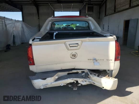 2003 Cadillac Escalade EXT with VIN 3GYEK63N63G152191, listed as a Copart auction lot 68928185 with 211,023 mi miles and Salvage title. Bid and sale history available at DreamBid. Image 6.