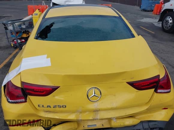 2020 Mercedes-Benz CLA 250 z VIN WDD5J4GB6LN022969, wystawiony jako IAAI lot #42831289 z przebiegiem 57 776 mil mil oraz . Historia ofert i sprzedaży dostępna na DreamBid. Obrazek 6.