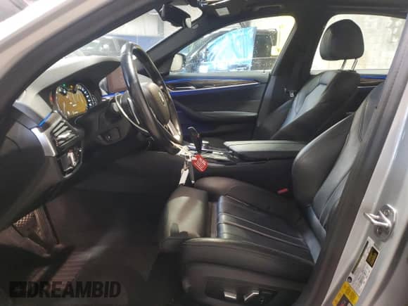 2019 BMW 5 Series 530e xDrive z VIN WBAJB1C56KB376153, wystawiony jako Copart lot #58242585 z przebiegiem 67 638 mil mil oraz Szkoda całkowita • Salvage title. Historia ofert i sprzedaży dostępna na DreamBid. Obrazek 7.