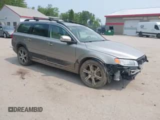 2015 Volvo XC70 T6 Platinum z VIN YV4902NM0F1210564, wystawiony jako IAAI lot #42412082 z przebiegiem 104 858 mil mil oraz . Historia ofert i sprzedaży dostępna na DreamBid. Obrazek 1.