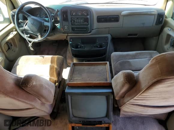 1999 Chevrolet Express с VIN 1GBFG15R2X1008869, выставлен на аукционе Copart как лот 61620025 с пробегом Не указан миль и Списание • Salvage title. История ставок и продаж доступна на DreamBid. Изображение 8.