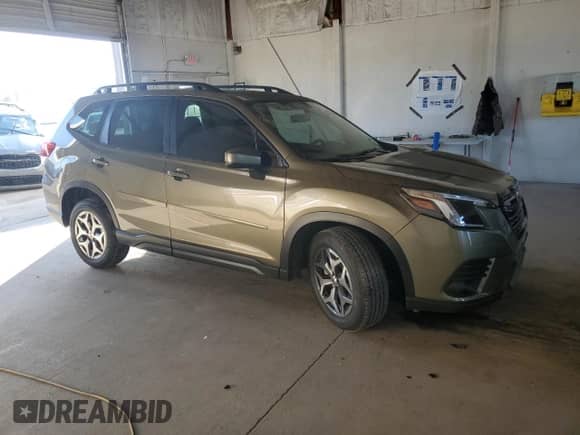 2023 Subaru Forester Premium z VIN JF2SKAEC7PH528143, wystawiony jako Copart lot #84450885 z przebiegiem Nie podano mil oraz Szkoda całkowita • Salvage title. Historia ofert i sprzedaży dostępna na DreamBid. Obrazek 4.