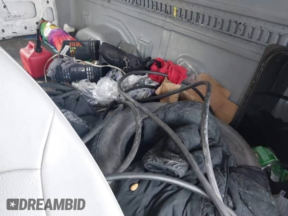 2006 Ford Econoline Cargo z VIN 1FTNE24WX6HB18195, wystawiony jako IAAI lot #41365791 z przebiegiem 127 759 mil mil oraz . Historia ofert i sprzedaży dostępna na DreamBid. Obrazek 8.