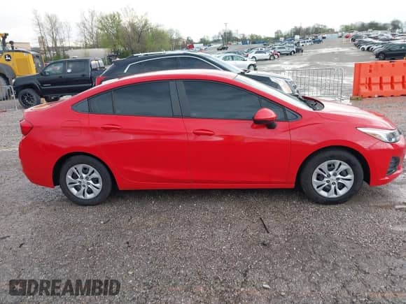 2019 Chevrolet Cruze z VIN 1G1BJ5SM6K7102909, wystawiony jako IAAI lot #41893967 z przebiegiem 53 633 mil mil oraz . Historia ofert i sprzedaży dostępna na DreamBid. Obrazek 13.