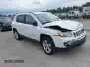 2011 Jeep Compass z VIN 1J4NF1FB2BD280870, wystawiony jako IAAI lot #43140551 z przebiegiem 87 340 mil mil oraz . Historia ofert i sprzedaży dostępna na DreamBid. Obrazek 1.