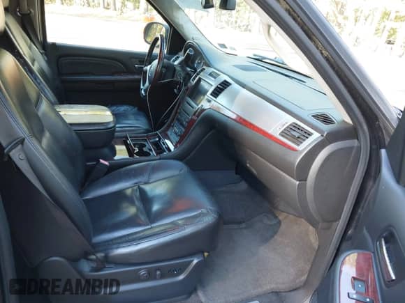 2009 Cadillac Escalade z VIN 1GYFK23299R124820, wystawiony jako IAAI lot #43530671 z przebiegiem 194 096 mil mil oraz . Historia ofert i sprzedaży dostępna na DreamBid. Obrazek 5.