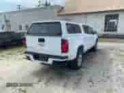2018 Chevrolet Colorado 2WD LT z VIN 1GCGSCEN1J1165212, wystawiony jako IAAI lot #42221835 z przebiegiem 169 334 mil mil oraz . Historia ofert i sprzedaży dostępna na DreamBid. Obrazek 4.