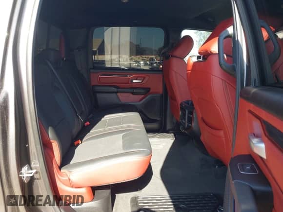 2022 Ram 1500 Rebel z VIN 1C6SRFLT4NN177112, wystawiony jako IAAI lot #42402050 z przebiegiem 26 239 mil mil oraz . Historia ofert i sprzedaży dostępna na DreamBid. Obrazek 8.