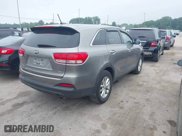 2017 Kia Sorento LX with VIN 5XYPG4A3XHG263967, listed as a IAAI auction lot 42673437 with 148,186 mi miles and . Bid and sale history available at DreamBid. Image 4.