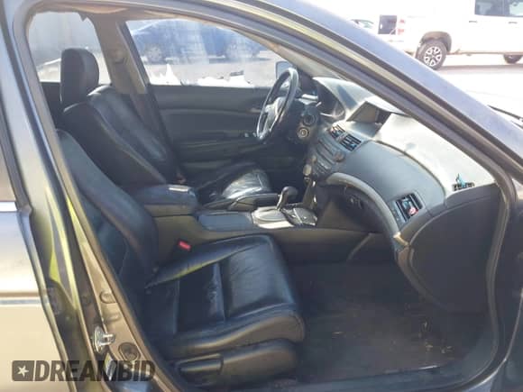 2012 Honda Accord SE z VIN 1HGCP2F64CA013379, wystawiony jako IAAI lot #43409288 z przebiegiem 260 395 mil mil oraz . Historia ofert i sprzedaży dostępna na DreamBid. Obrazek 5.