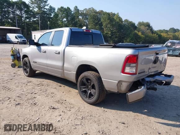 2022 Ram 1500 Big Horn z VIN 1C6RREBT4NN219126, wystawiony jako IAAI lot #43249041 z przebiegiem 134 956 mil mil oraz . Historia ofert i sprzedaży dostępna na DreamBid. Obrazek 3.