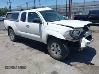 2015 Toyota Tacoma с VIN 5TFUX4EN3FX033003, выставлен на аукционе IAAI как лот 42641342 с пробегом Не указан миль и . История ставок и продаж доступна на DreamBid. Изображение 1.