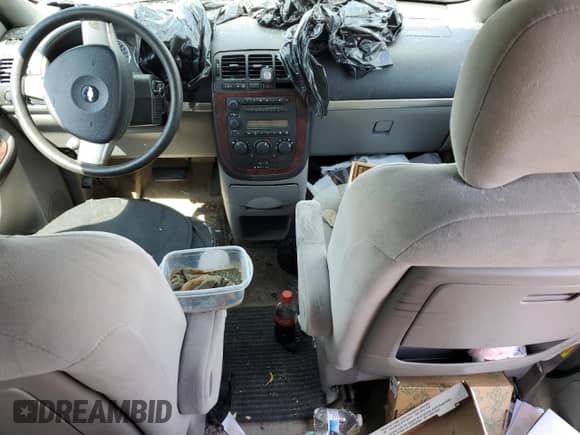 2006 Chevrolet Uplander LS z VIN 1GNDV23LX6D185011, wystawiony jako Copart lot #70256035 z przebiegiem Nie podano mil oraz Czysty tytuł • Clean title. Historia ofert i sprzedaży dostępna na DreamBid. Obrazek 8.