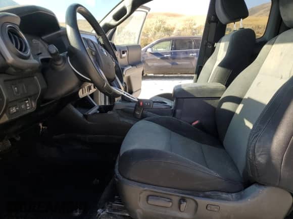 2022 Toyota Tacoma SR z VIN 3TYSZ5ANXNT090384, wystawiony jako Copart lot #80906685 z przebiegiem Nie podano mil oraz Szkoda całkowita • Salvage title. Historia ofert i sprzedaży dostępna na DreamBid. Obrazek 7.