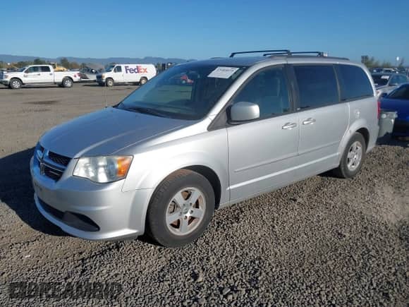 2011 Dodge Grand Caravan Mainstreet with VIN 2D4RN3DG2BR637100, listed as a IAAI auction lot 43405075 with 136,160 mi miles and . Bid and sale history available at DreamBid. Image 2.