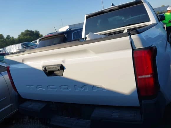 2025 Toyota Tacoma SR with VIN 3TYJDAHN2ST018163, listed as a IAAI auction lot 43268455 with 9,448 mi miles and . Bid and sale history available at DreamBid. Image 17.