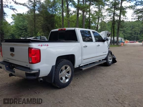 2017 Chevrolet Silverado 1500 LTZ z VIN 3GCUKSEC6HG340416, wystawiony jako IAAI lot #42812522 z przebiegiem 152 028 mil mil oraz . Historia ofert i sprzedaży dostępna na DreamBid. Obrazek 4.