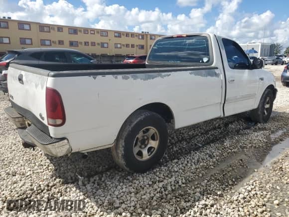 2000 Ford F-150 XL z VIN 1FTZF1721YNB31343, wystawiony jako Copart lot #86056735 z przebiegiem 227 099 mil mil oraz Szkoda całkowita • Salvage title. Historia ofert i sprzedaży dostępna na DreamBid. Obrazek 3.