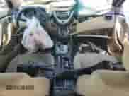 2013 Hyundai Elantra GLS z VIN KMHDH4AE8DU530643, wystawiony jako Copart lot #70051805 z przebiegiem Nie podano mil oraz Szkoda całkowita • Salvage title. Historia ofert i sprzedaży dostępna na DreamBid. Obrazek 8.