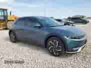 2023 Hyundai Ioniq 5 SEL z VIN KM8KNDAF7PU166163, wystawiony jako Copart lot #71965825 z przebiegiem 19 084 mil mil oraz Czysty tytuł • Clean title. Historia ofert i sprzedaży dostępna na DreamBid. Obrazek 4.