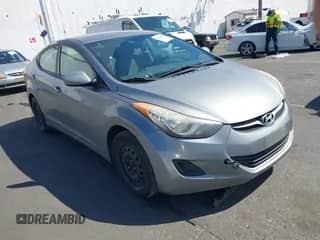 2013 Hyundai Elantra GLS с VIN KMHDH4AEXDU551896, выставлен на аукционе IAAI как лот 42239492 с пробегом 261 014 миль миль и . История ставок и продаж доступна на DreamBid. Изображение 1.