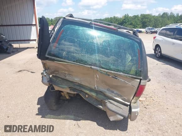 2003 Chevrolet Blazer LS with VIN 1GNDT13X73K101849, listed as a IAAI auction lot 42833790 with 231,538 mi miles and . Bid and sale history available at DreamBid. Image 14.